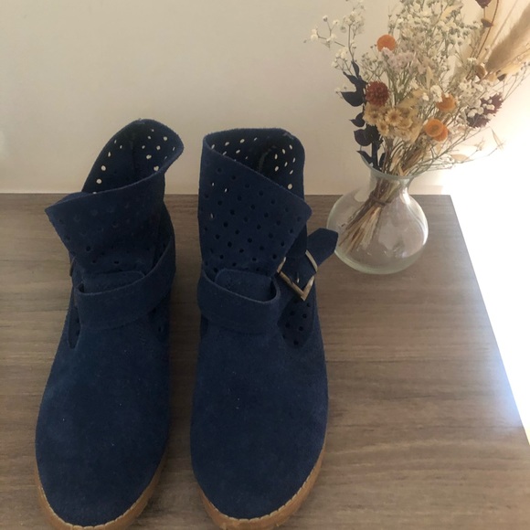 Restricted booties - Picture 5 of 8